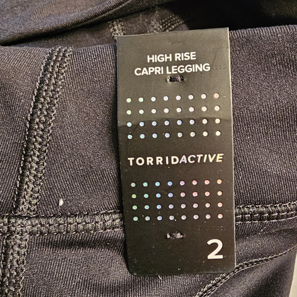 💥NEW! Torrid Bombshell Capri Leggings - Picture 3 of 9